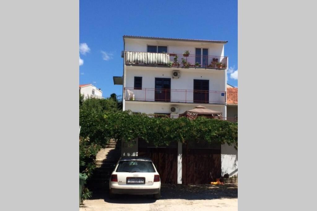 Rebeka'S Apartment Primošten Exterior foto
